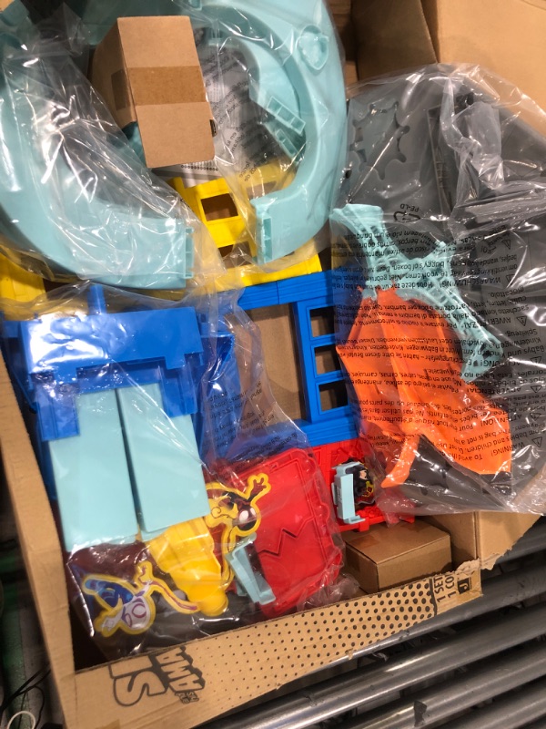 Photo 1 of Marvel Spidey and His Amazing Friends City Track Set - 24-Inch Set with Two Exclusive 3-Inch Vehicles