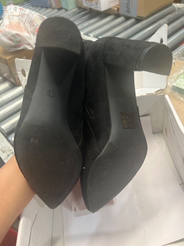 Photo 1 of DREAM PAIRS Women's Chunky Heel Ankle Booties Pointed Toe Short Boots,Size 7.5,Black-1,SIANNA