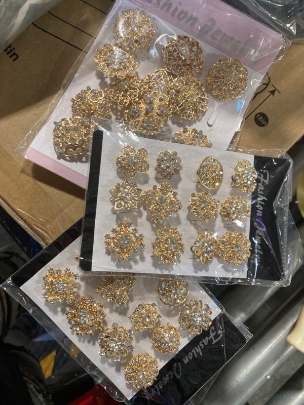 Photo 2 of ***MISSING PIECES***/  Rhinestone Brooches Rhinestone Bouquet Pins Set Including 36pcs Crystal Broach Pins Flower Lapel Pins Badge Pins 100pcs Rhinestone Bouquet Pins 2inch Long Straight Sewing Pins (Gold)