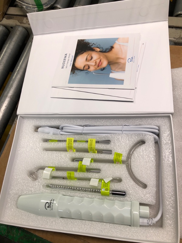 Photo 2 of ***FACTORY SEALED OPEN FOR INSPECTION***
NuDerma Clinical Skin Therapy Wand - Portable Handheld High Frequency Skin Therapy Machine w 6 FUSION Neon + Argon Wands - Natural Acne Treatment