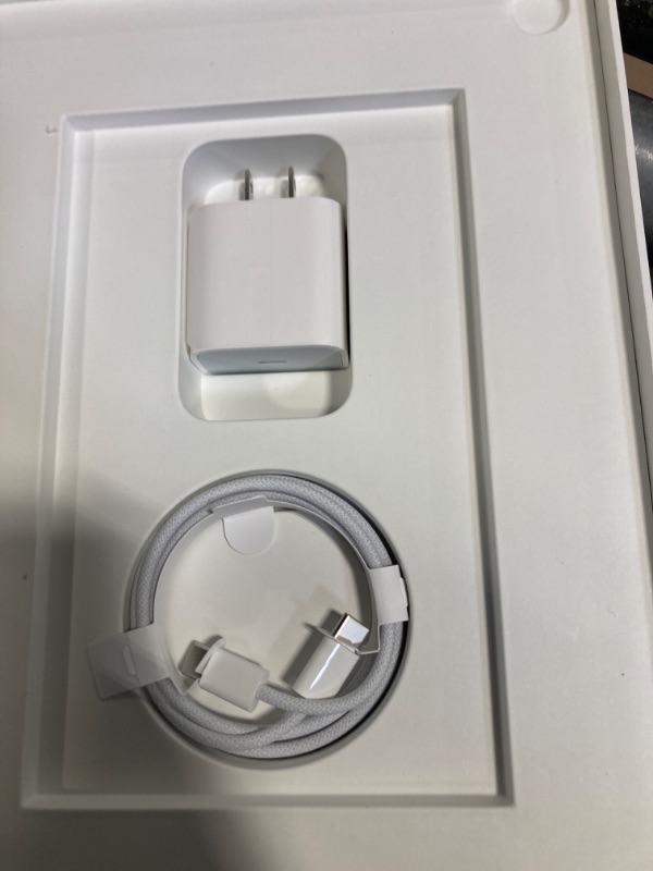 Photo 3 of ***USED****Apple iPad (10th Generation): with A14 Bionic chip, 10.9-inch Liquid Retina Display, 64GB, Wi-Fi 6, 12MP front/12MP Back Camera, Touch ID, All-Day Battery Life – Silver WiFi 64GB Silver without AppleCare+