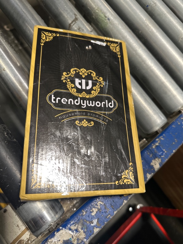 Photo 1 of Silverware Set Limited Edition – 30 Piece Family Dinnerware Set – Flatware Set for 6 – Silver Tableware Set w/Gold Accents – Spoons, Knives, Teaspoons, Forks, Salad Forks