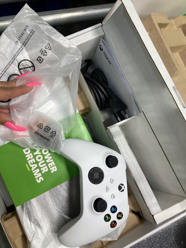 Photo 1 of ****it makes a sound but no display** sold as parts only!!!
NO POWER CABLE

Xbox Series S 512GB SSD Console - Includes Xbox Wireless Controller - Up to 120 frames per second - 10GB RAM 512GB SSD - Experience high dynamic range - Xbox Velocity Architecture