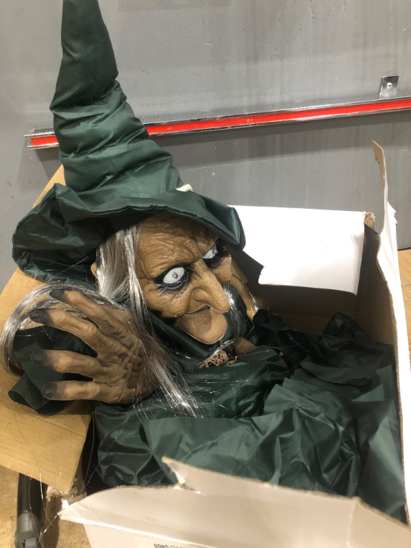 Photo 2 of 72" Hanging Witch Halloween Decoration with Light-up Eyes Motion Activation Function Creepy Laughing Halloween Animatronics Haunted House Prop Décor Outdoor Indoor