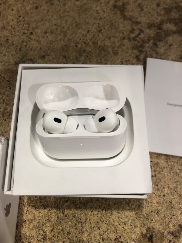 Photo 3 of AirPods Pro (2nd generation) with MagSafe Case (USB?C)