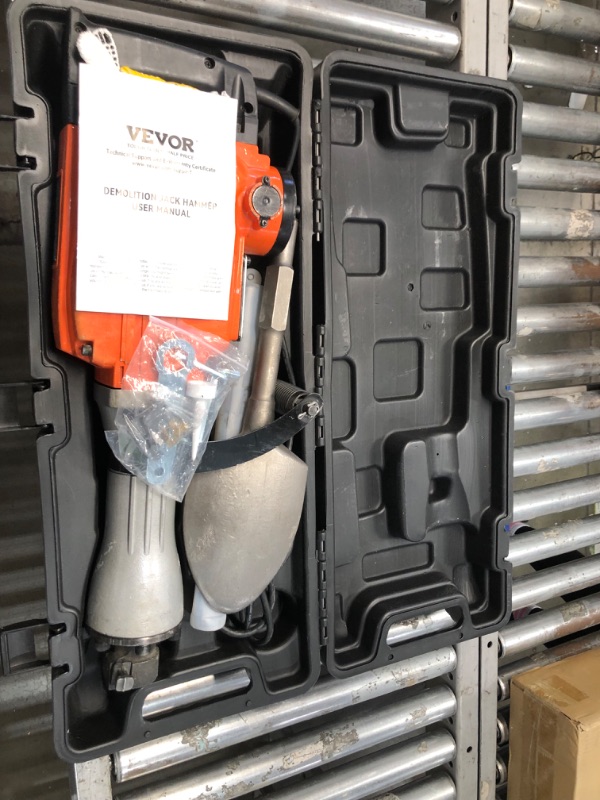 Photo 3 of **Parts Only** Fairly USED!!!
VEVOR Demolition Jack Hammer, MAX 2200W Electric Jackhammer Heavy Duty, 1350 BPM Concrete Breaker 4pcs Chisels Bit Chipping W/Case, Gloves