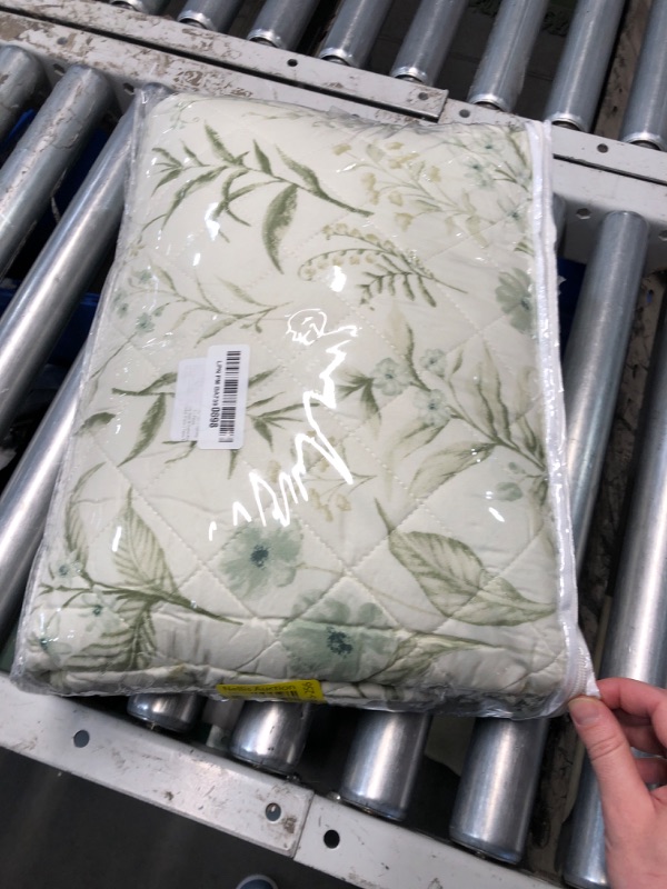 Photo 2 of (READ FULL POST) Twin Size Floral Quilt Bedding Set | Spring Neutral Floral Bedspread | 2-Piece Reversible Summer Bedding Sets & Collections | Lightweight Quilted Coverlet (Twin / Twin XL, Natural Floral)