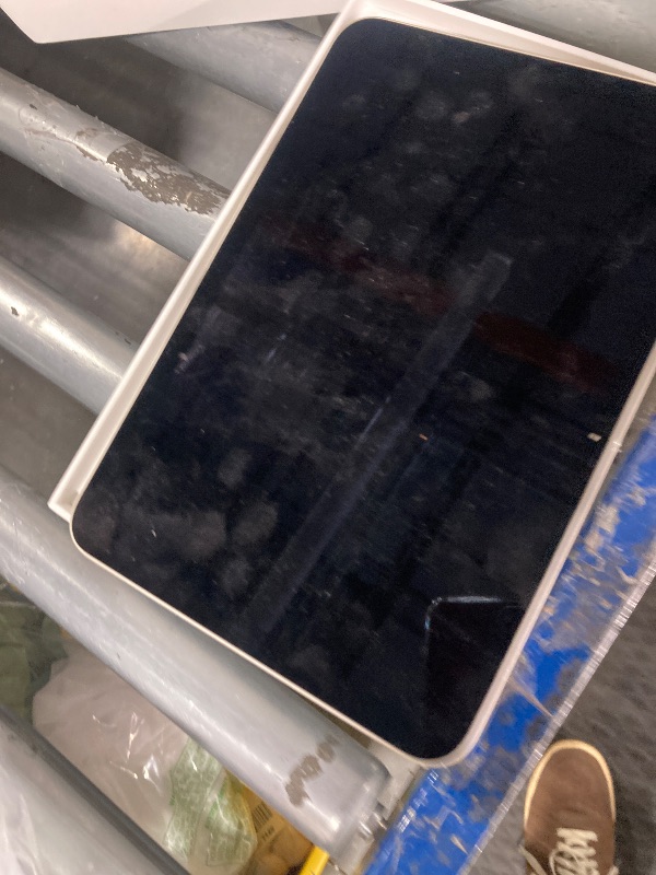 Photo 1 of Apple iPad Mini (6th Generation): A15 Bionic, 8.3-inch Liquid Retina Display, 256GB, Wi-Fi 6, 12MP front/12MP Back Camera, Touch ID, All-Day Battery Life – Starlight