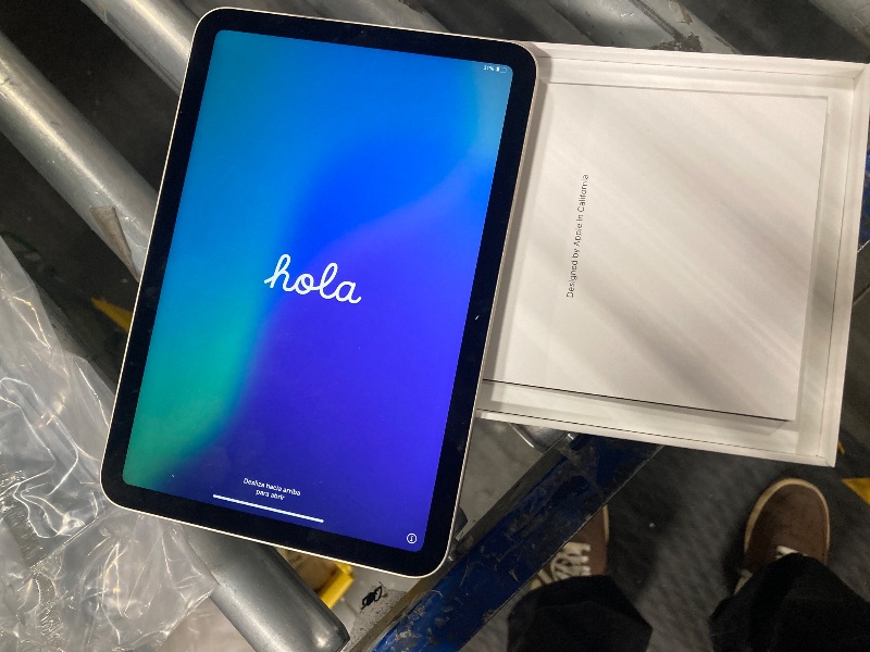 Photo 1 of Apple iPad Mini (6th Generation): A15 Bionic, 8.3-inch Liquid Retina Display, 256GB, Wi-Fi 6, 12MP front/12MP Back Camera, Touch ID, All-Day Battery Life – Starlight