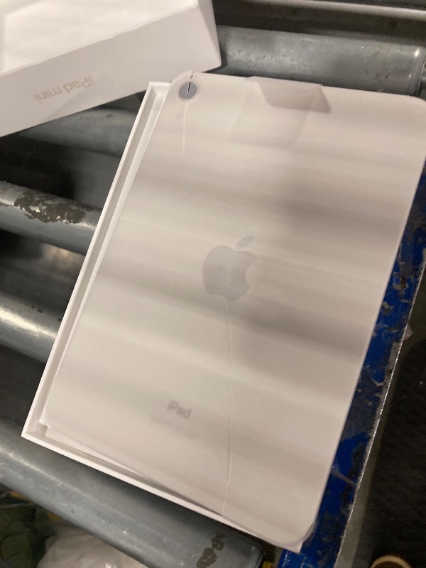 Photo 1 of Apple iPad Mini (6th Generation): A15 Bionic, 8.3-inch Liquid Retina Display, 256GB, Wi-Fi 6, 12MP front/12MP Back Camera, Touch ID, All-Day Battery Life – Starlight