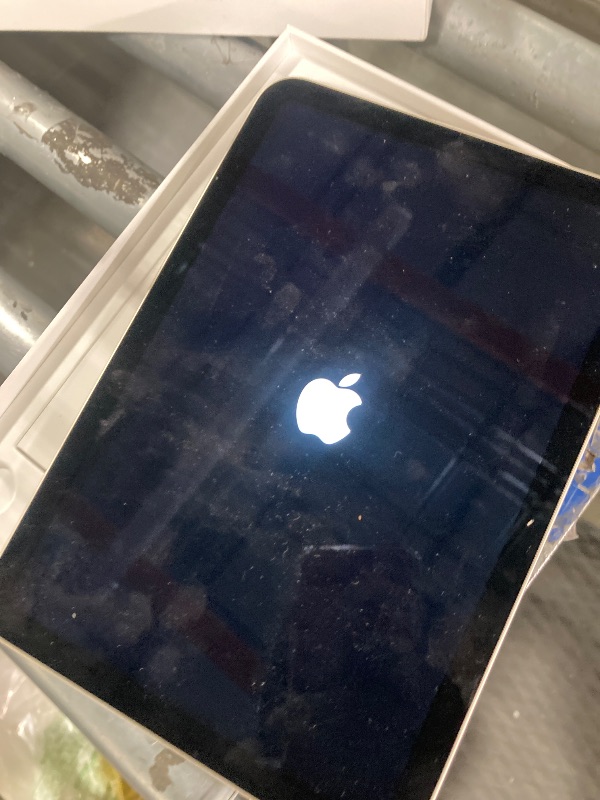 Photo 1 of Apple iPad Mini (6th Generation): A15 Bionic, 8.3-inch Liquid Retina Display, 256GB, Wi-Fi 6, 12MP front/12MP Back Camera, Touch ID, All-Day Battery Life – Starlight