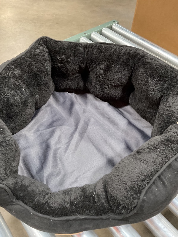 Photo 1 of BEDSURE COMFY PET DOG/CAT BED 
*FOR SMALL DOGS OR CAT*
*USED*