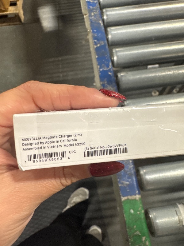 Photo 1 of Apple MagSafe Charger (2m) - Wireless Charger with Fast Charging Capability, Compatible with iPhone and AirPods ???????