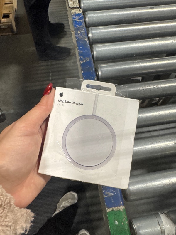 Photo 1 of Apple MagSafe Charger (2m) - Wireless Charger with Fast Charging Capability, Compatible with iPhone and AirPods ???????