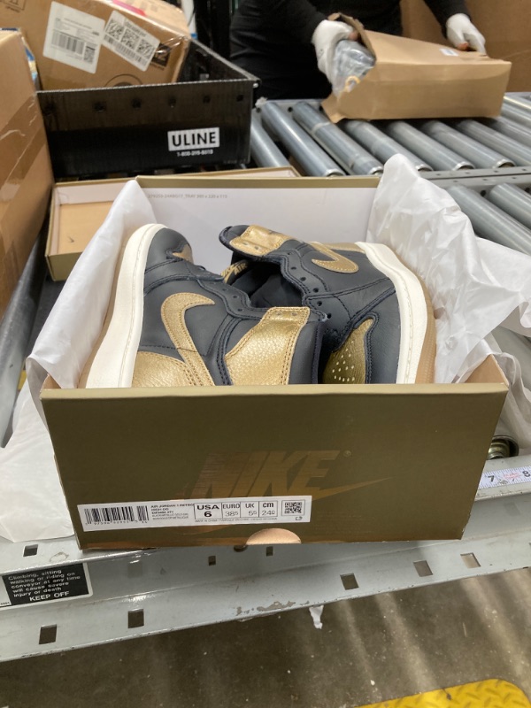 Photo 3 of Air Jordan 1 Retro High OG Yellow Ochre (DZ5485-071, Black/Sail/Metallic Gold) Size 6