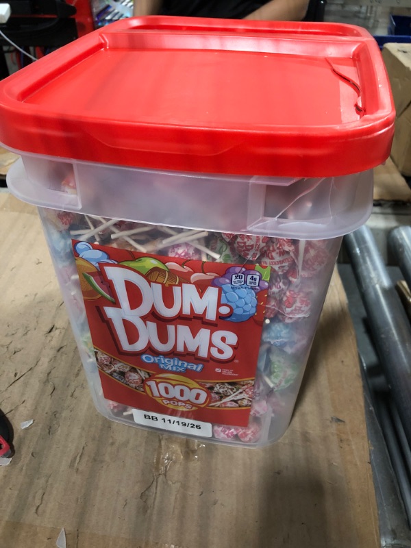 Photo 2 of ** BROKEN CONTAINER** DUM DUMS Lollipops, Variety Flavor Mix, 1,000 Count Bucket