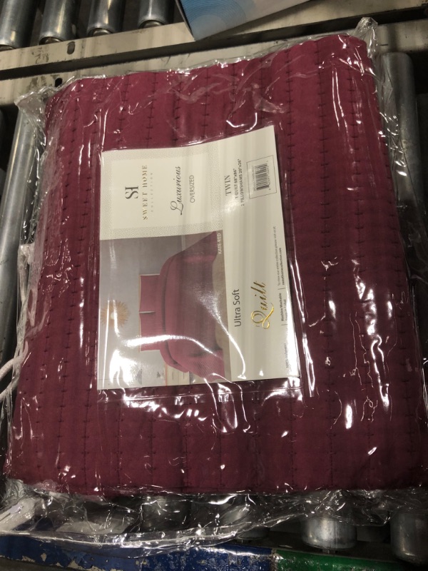 Photo 2 of 
2/3 Piece Set Reversible Hotel Quilt Bedspread Lightweight Stitch Pattern Solid Color Quilt and Pillow Sham (Twin, Burgundy Dark Red) Nena2/3 Piece Set Reversible Hotel Quilt Bedspread Lightweight Stitch Pattern Solid…
