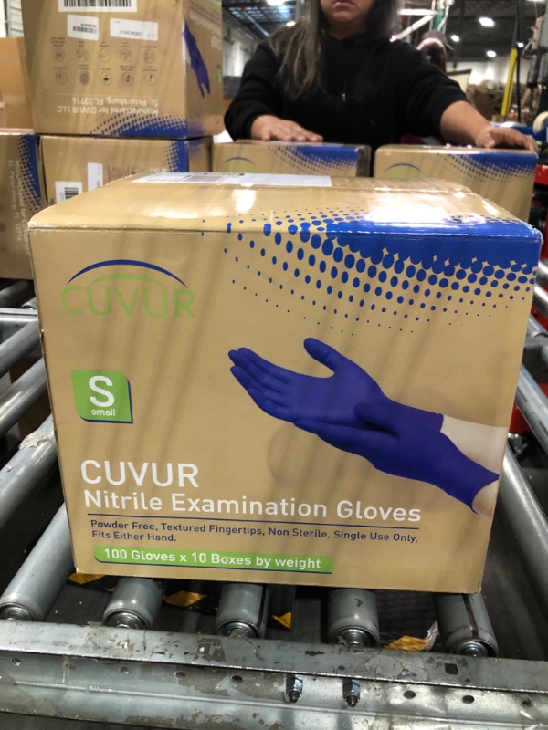 Photo 2 of ***Small size*** CUVUR - Powder Free Nitrile Gloves for Medical Examinations, Dentists, Doctors, Nurses, Food Management, and Healthcare, Heavy Duty, Flexible, and Tear Resistant, 900-1000 Count