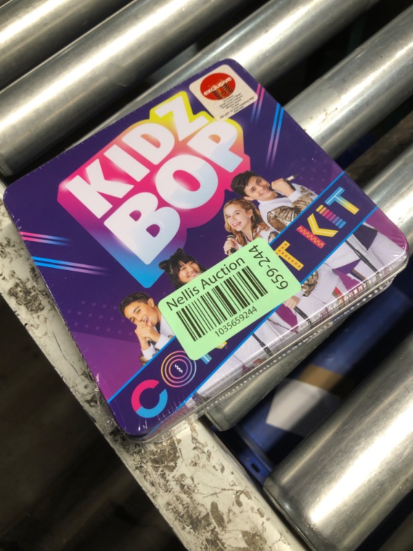 Photo 2 of ***FACTORY SEALED***
KIDZ BOP Concert Kit