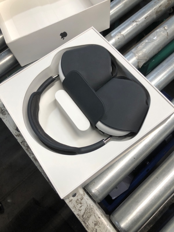 Photo 4 of ***(MINOR DAMAGE/ SEE NOTES) ***
Apple AirPods Max Wireless Over-Ear Headphones