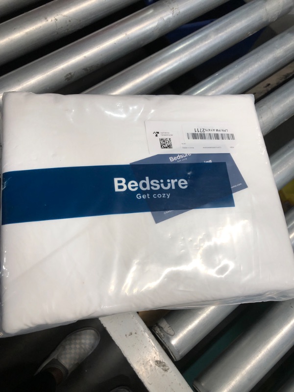 Photo 2 of ***FACTORY SEALED***Bedsure White Duvet Cover Queen Size - Soft Prewashed Queen Duvet Cover Set