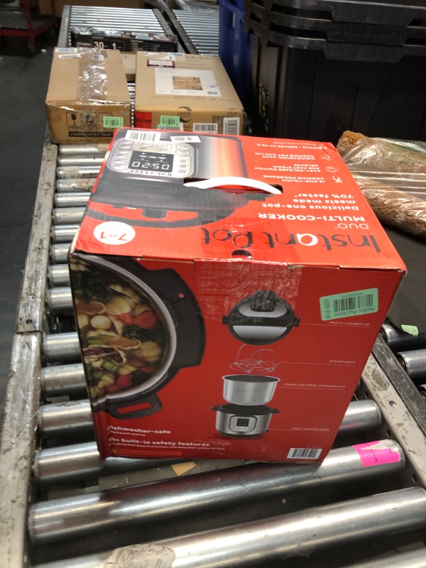 Photo 3 of ***(MINOR DAMAGE/ SEE NOTES)***
Instant Pot 6Qt Duo 120V V5