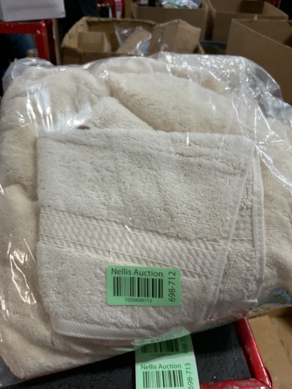 Photo 2 of (SEE NOTES) 
Impressions 900GSM Egyptian Quality Cotton 6-Piece Towel Set, IVORY 