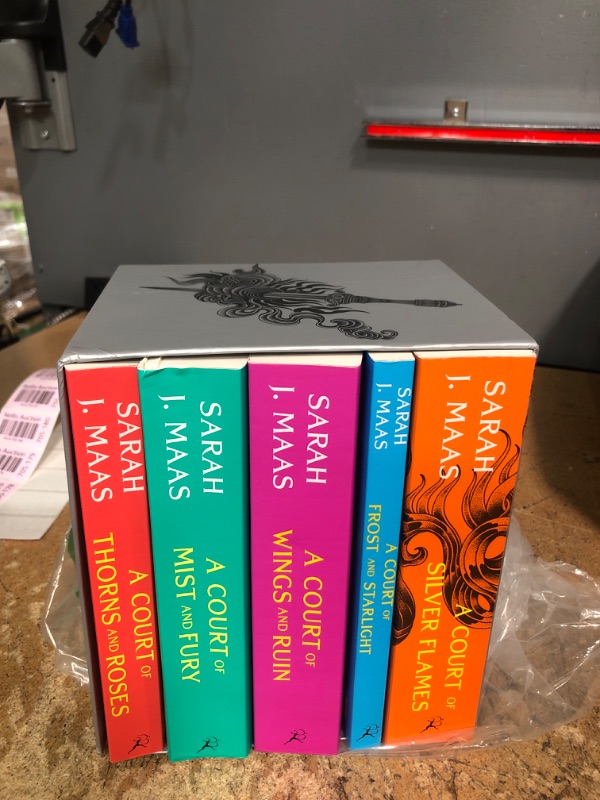 Photo 3 of A Court of Thorns and Roses Paperback Box Set (5 Books) - by Sarah J Maas
