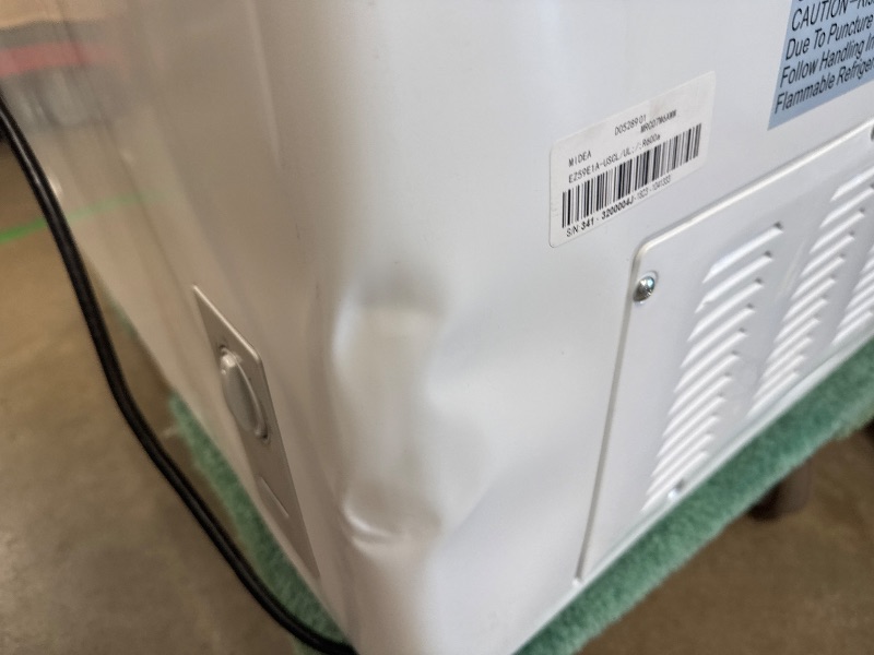 Photo 7 of ***(PARTS ONLY/ NON FUNCTIONAL/ NO RETURNS OR REFUNDS) ***
 Midea 7.0 CF Convertible Chest Freezer MRC07M6AWW
