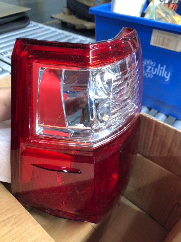 Photo 3 of (MINOR DAMAGE/ SEE NOTES) 
Boine Compatible With 2016 2017 2018 2019 2020 Toyota Tacoma Pickup Right Passenger Side Red Tail Light Housing Replace 81550-04170