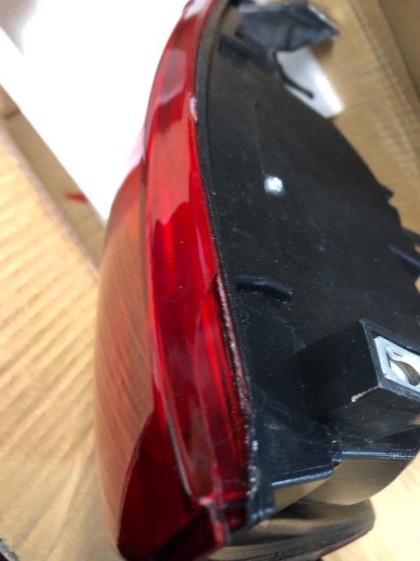 Photo 4 of (MINOR DAMAGE/ SEE NOTES) 
Boine Compatible With 2016 2017 2018 2019 2020 Toyota Tacoma Pickup Right Passenger Side Red Tail Light Housing Replace 81550-04170