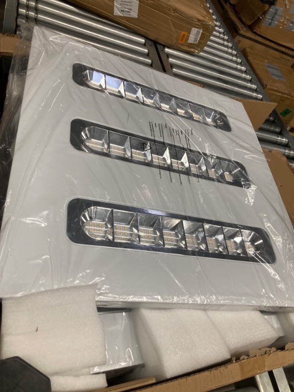 Photo 1 of 
LED Ceiling Panel Light, 40W, 2x2, 4400 Lumens   ******  4 light***