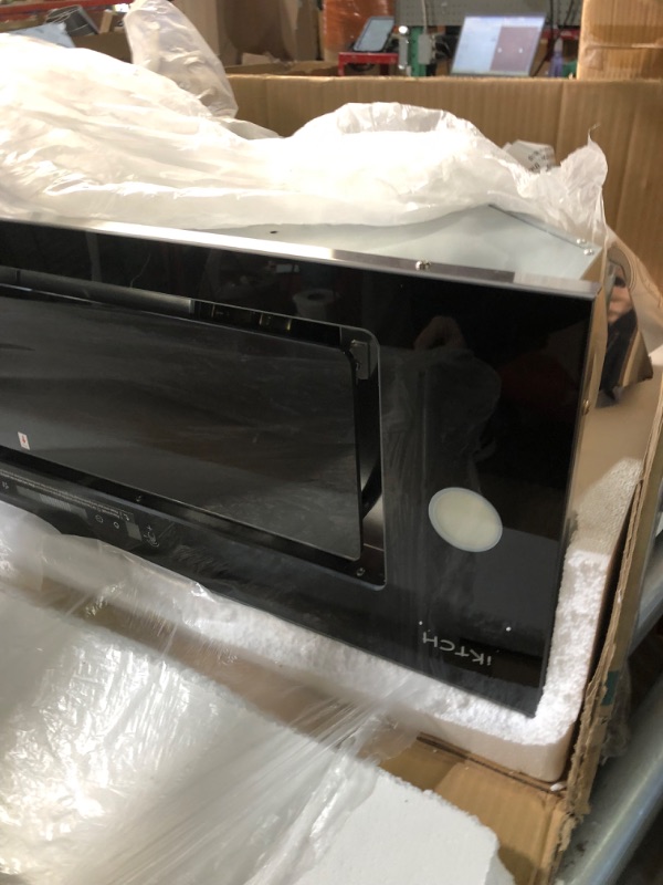 Photo 4 of ***USED - INCOMPLETE - MISSING PARTS - UNABLE TO VERIFY FUNCTIONALITY***
900 CFM Ducted Insert Range Hood in Stainless Steel and Black Glass with Lights