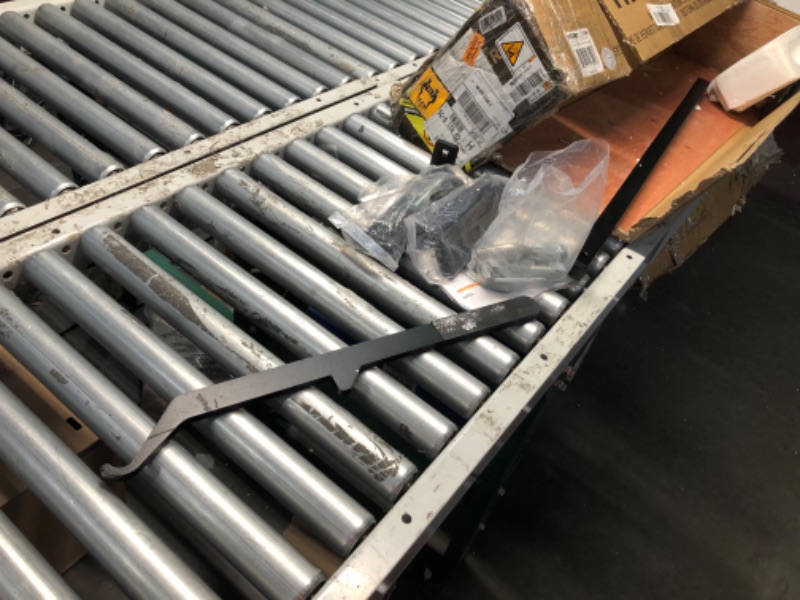 Photo 1 of ***USED - MISSING NUMEROUS PARTS - SEE PICTURES - UNABLE TO VERIFY FUNCTIONALITY***
Curt TruTrack Weight Distribution System 17499