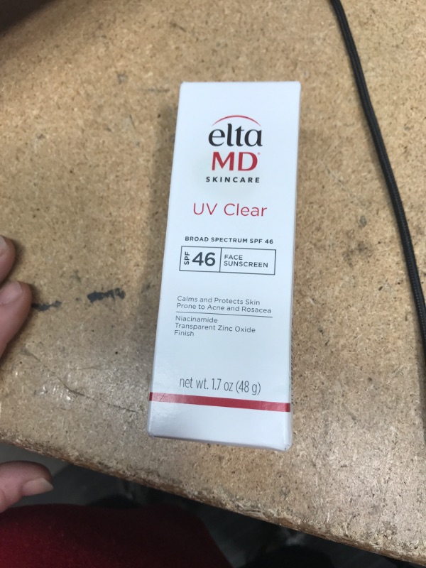 Photo 2 of *03/2027* EltaMD UV Clear Face Sunscreen, Oil Free Sunscreen with Zinc Oxide, Dermatologist Recommended Sunscreen 1.7 Ounce (Pack of 1)