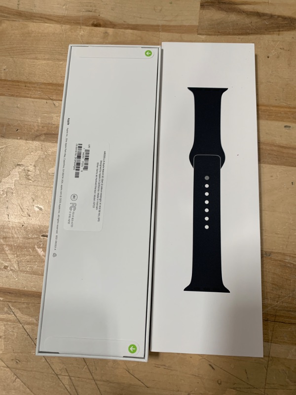 Photo 3 of Apple Watch SE (2nd Gen) [GPS 44mm] Smartwatch with Midnight Aluminum Case with Midnight Sport Band M/L. Fitness and Sleep Tracker