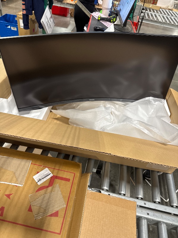 Photo 1 of Samsung 34' Odyssey G5 Ultra-Wide Gaming Monitor with 1000R Curved Screen, 165Hz, 1ms, FreeSync Premium, Large Display, Eye Comfort, Multiple Ports, WQHD, LC34G55TWWNXZA, 2020, Black