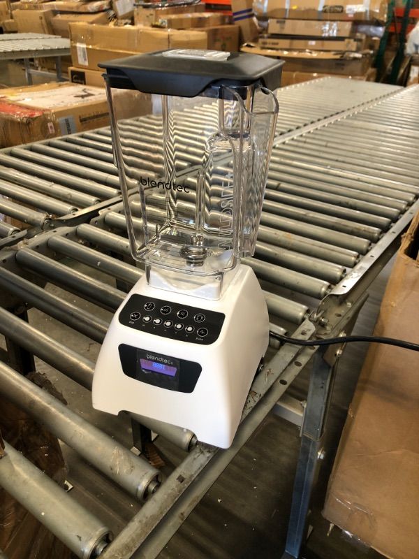 Photo 1 of ***item most like new, tested on low speed mode, didn't not test for high speed*** Blendtec Classic 575 Blender wtih WildSide+ Jar (96 oz) and Spoonula Spatula Bundle, Professional-Grade Power, Self-Cleaning, 4 Pre-Programmed Cycles, 5-Speeds, White
