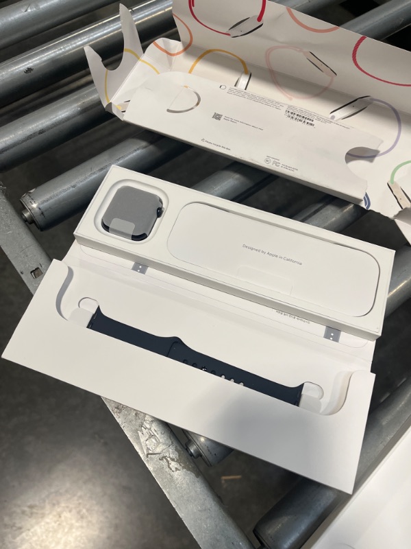 Photo 1 of Apple Watch SE 2nd Generation (GPS) 44mm Aluminum Case with Midnight Sport Band - S/M