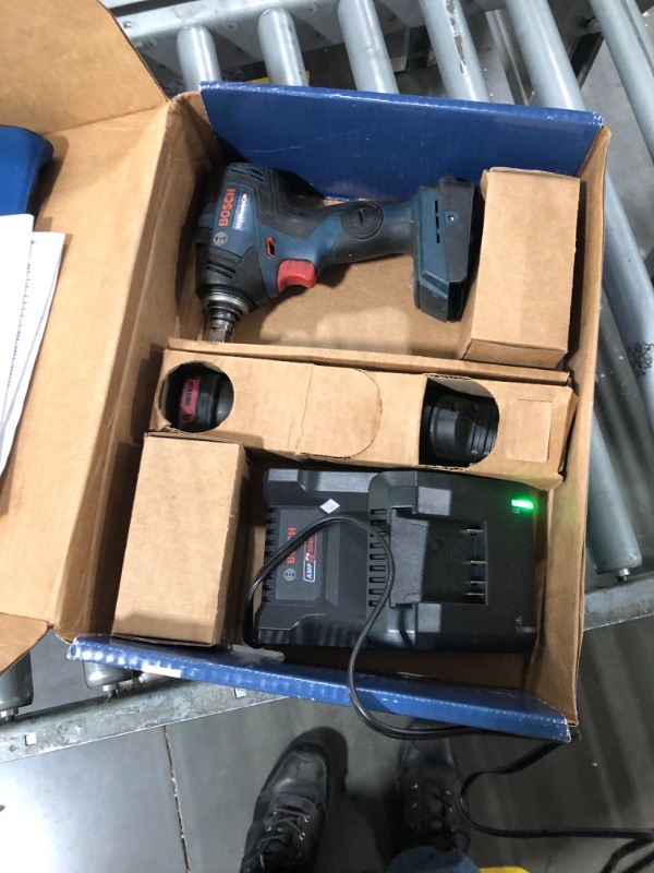 Photo 3 of ***item is dirty*** BOSCH GSR18V-800FCB24 18V Drill/Driver with 5-In-1 Flexiclick® System and (1) CORE18V® 4 Ah Advanced Power Battery