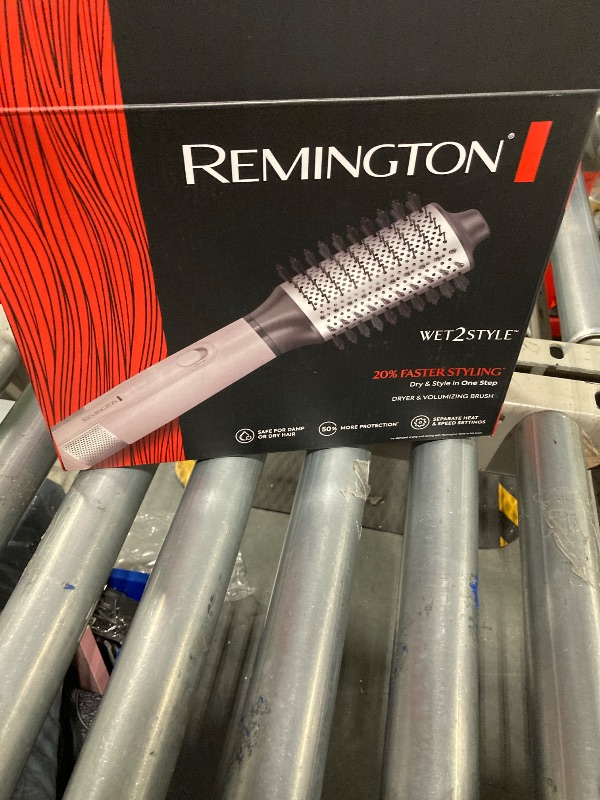 Photo 3 of ***USED****Remington Pro Wet2style Oval Dryer & Volumizing Brush, 1 Count (Pack of 1), Blush