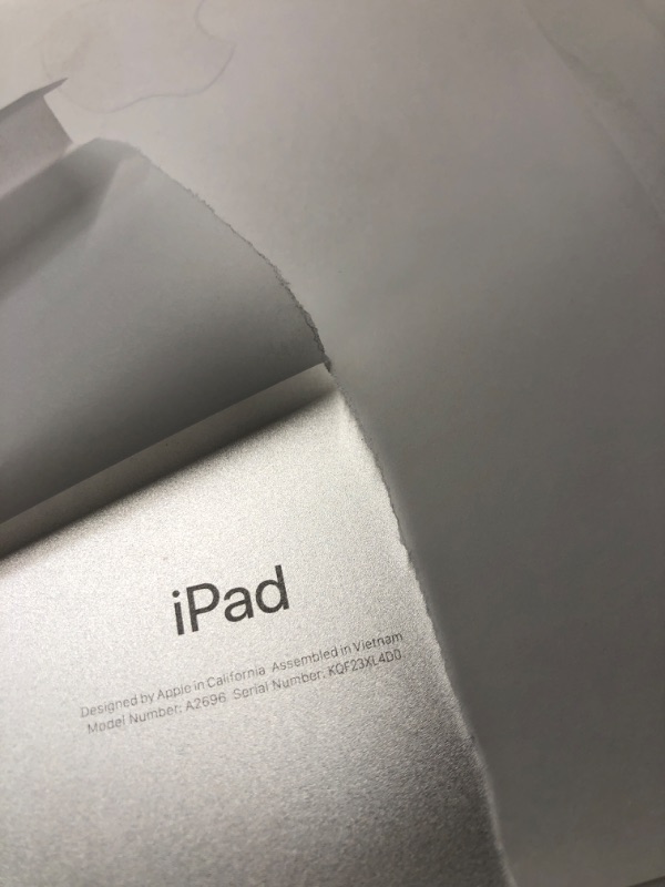 Photo 5 of (POWER TESTED) Apple iPad (10th Generation): with A14 Bionic chip, 10.9-inch Liquid Retina Display, 64GB, Wi-Fi 6, 12MP front/12MP Back Camera, Touch ID, All-Day Battery Life – Silver
