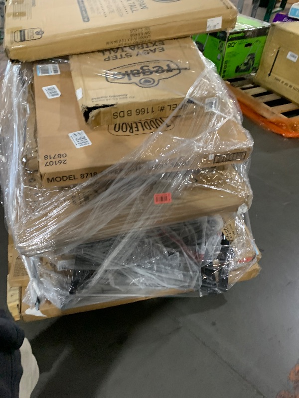 Photo 1 of *** PALLET OF GENERAL MERCHANDISE- - SOLD AS IS- TRUCK/TRAILER PICKUP ONLY***
pallet of miscellaneous used baby gates 