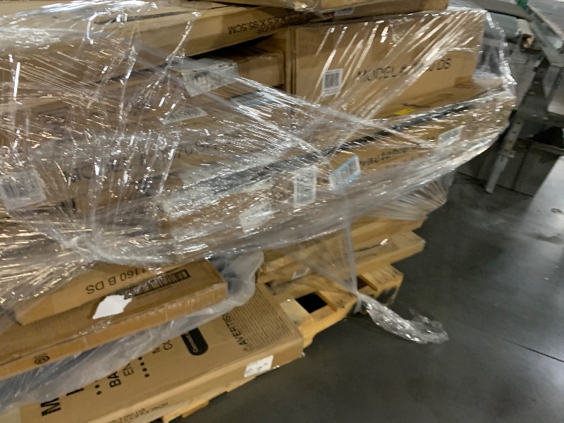 Photo 1 of *** PALLET OF GENERAL MERCHANDISE- - SOLD AS IS- TRUCK/TRAILER PICKUP ONLY***
pallet of miscellaneous used baby gates 