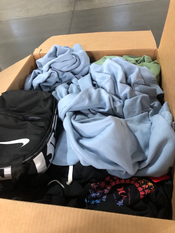 Photo 3 of ***NON REFUNABLE***BUNDLE ASSORTED SIZE AND COLOR MENS CLOTHES** GILDAN SWEAT PANTS ***COLUMBIA JACKETS***