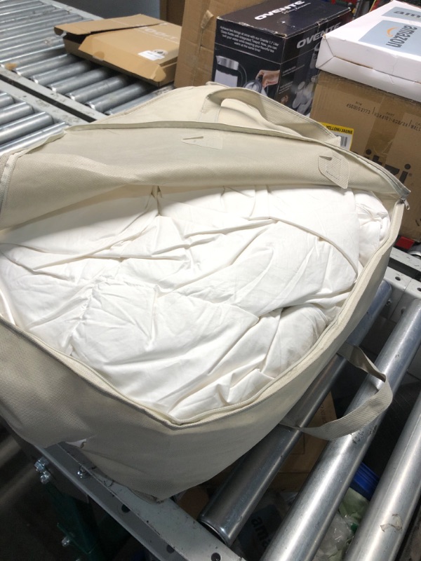 Photo 1 of (FAIR) MARTHA STEWART White Goose King Size Feathers Down Fiber Comforter