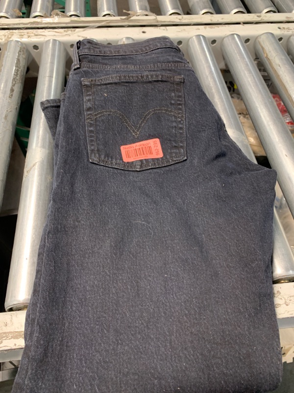 Photo 2 of ***29*** ***NWT BUT DIRTY***
Levi's Women's Premium Wedgie Straight Jeans