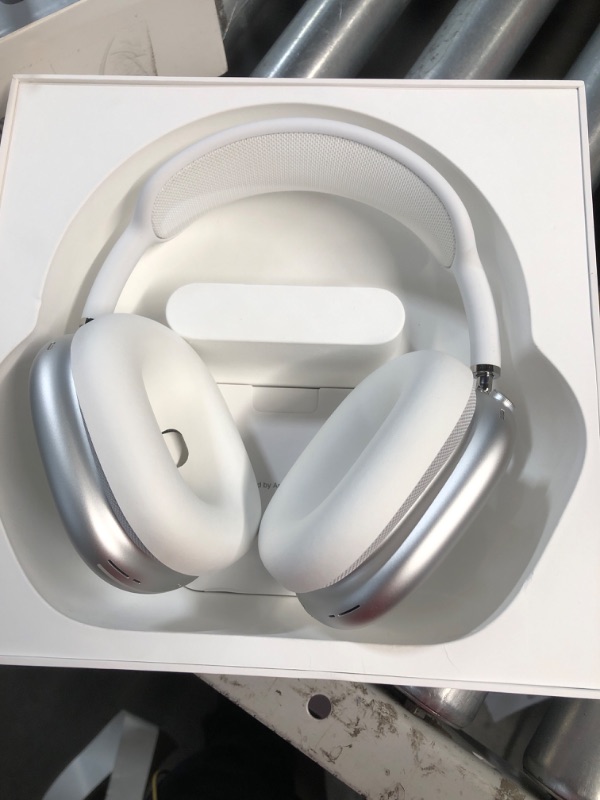Photo 1 of (READ FULL POST) Apple AirPods Max - Silver
