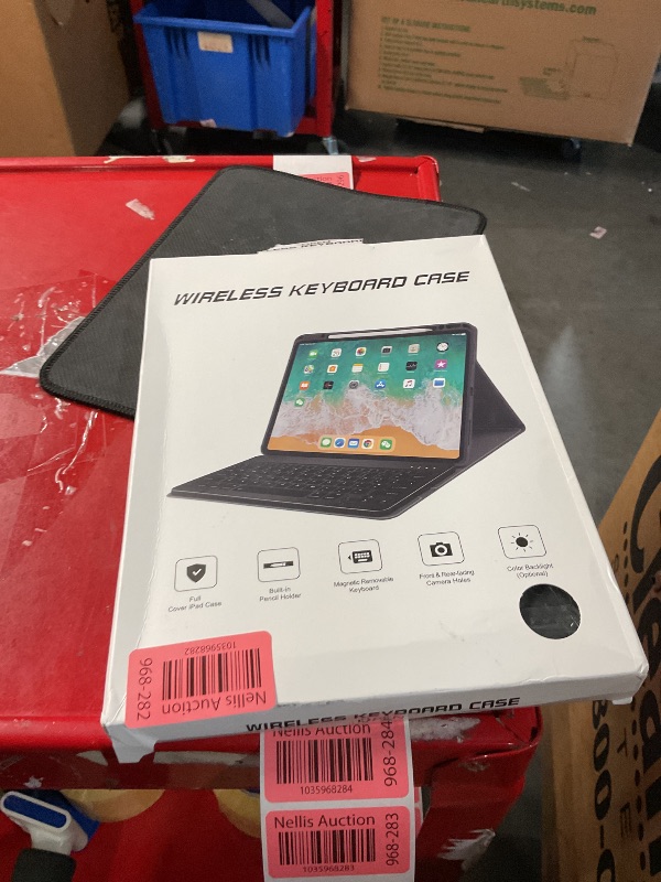 Photo 1 of ***SEE NOTES*** iPad Keyboard Case Air 4th Generation