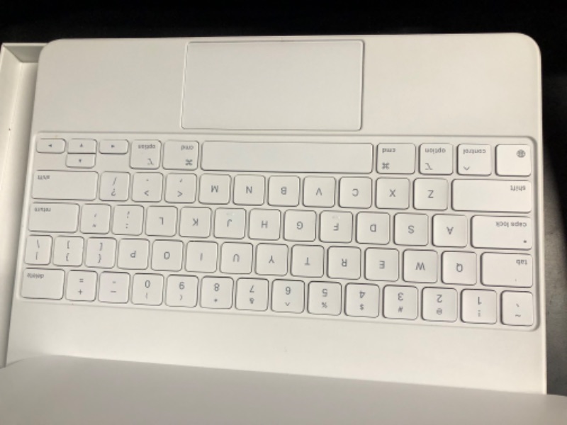 Photo 7 of ***SEE NOTES*** 
Apple Magic Keyboard for iPad Pro 12.9-inch